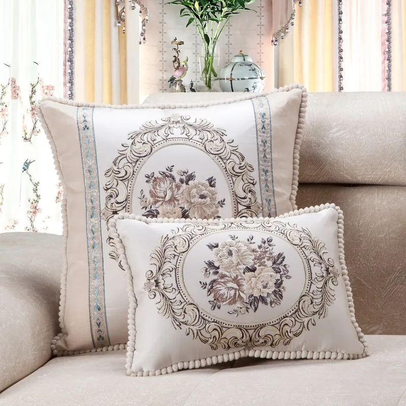 Наволочка на диван CURCYA из жаккардовой ткани с цветами бежевая в европейском и