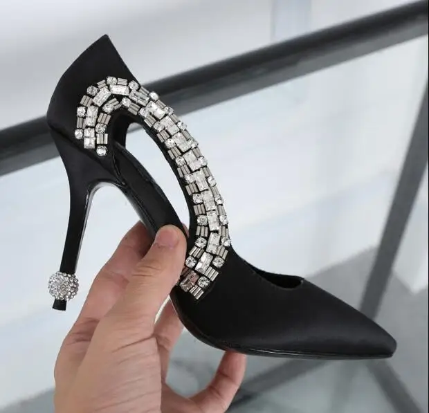 Новый стиль женщины насосы сексуальный черный острым носом мелкой туфли вырез