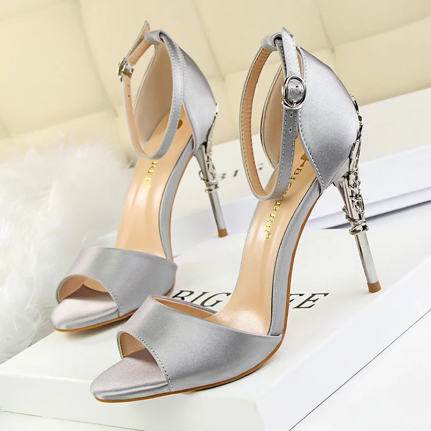 2017 Краткий Обнаженная Замши На Высоких Каблуках Сандалии Женщин T Стрэп Летние