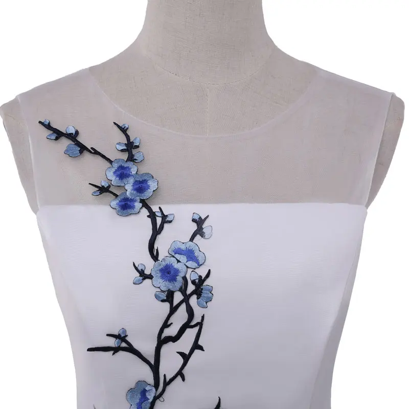 Женское короткое платье с аппликацией элегантное простое круглым вырезом для