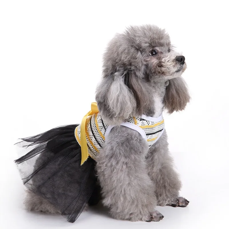 Платье для собак летняя одежда Tiffany в черно желтую полоску маленьких весенняя