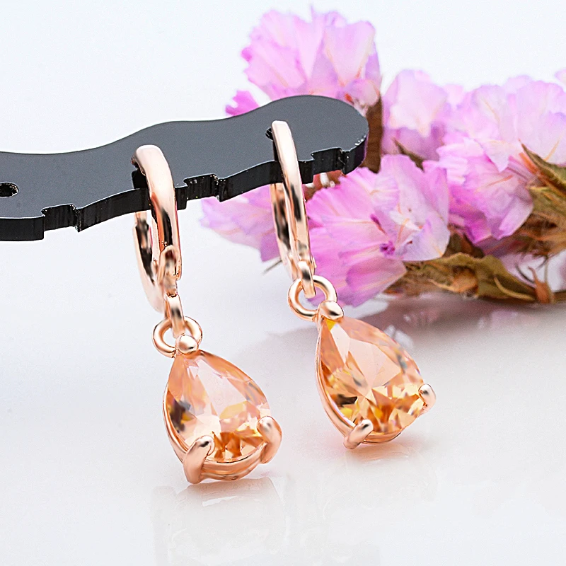 Серьги-подвески женские SHUANGR с кристаллами в форме капли воды на вешалке