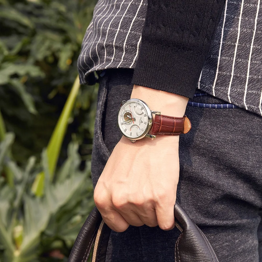 Мужские часы на кожаном ремешке с сапфировым стеклом | Наручные