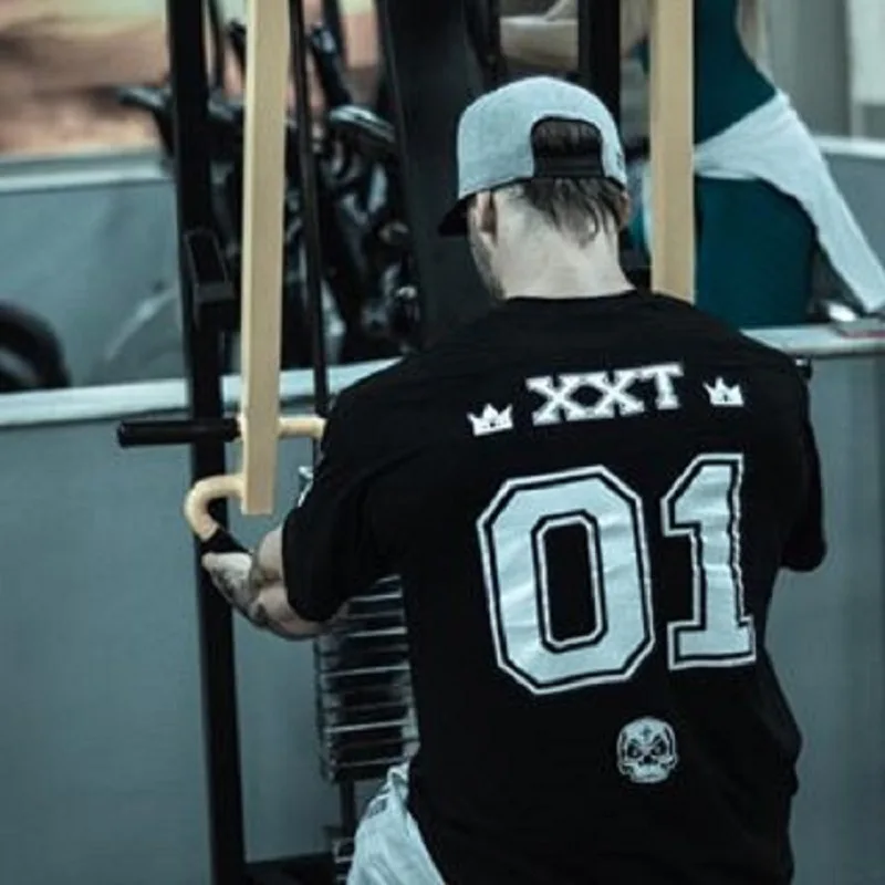 Новая хлопковая Футболка Для мужчин дышащая футболка для мужчин Gyms футболка Для мужчин Фитнес с подкладкой с принтом на лето тренажерные залы плотно прилегающий Топ черный, белый цвет