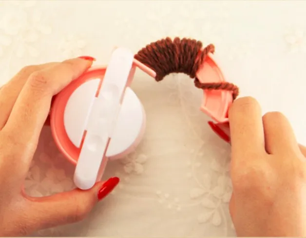 4 размера Помпона чайник гребень для помпоном Чувствовал Мяч Уивер Вязание