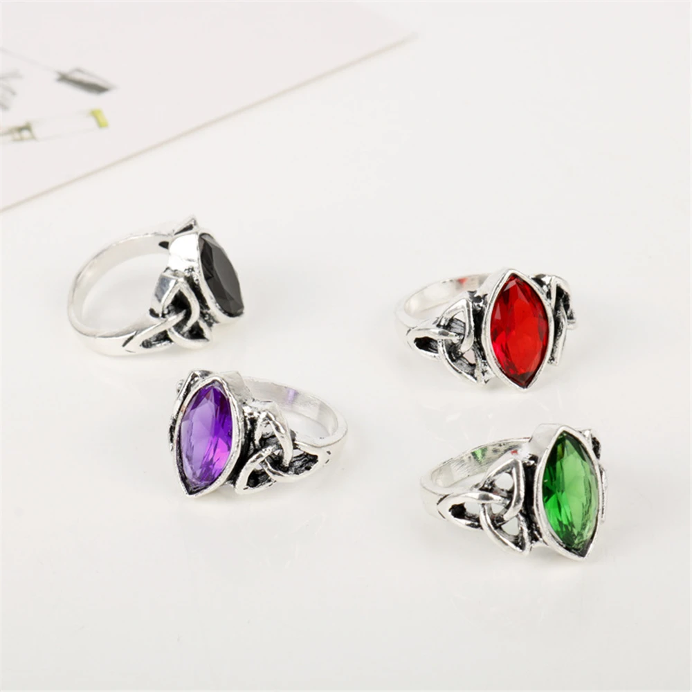 Винтажное ювелирное изделие элегантные кольца Тора с разноцветным камнем в виде