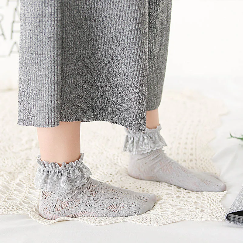 [WPLOIKJD]Transparent Female Elasticity Casual Lady Hollow Out Socks Princess Lace Silk Cute Socks Women Sweet Heap Heap Sokken