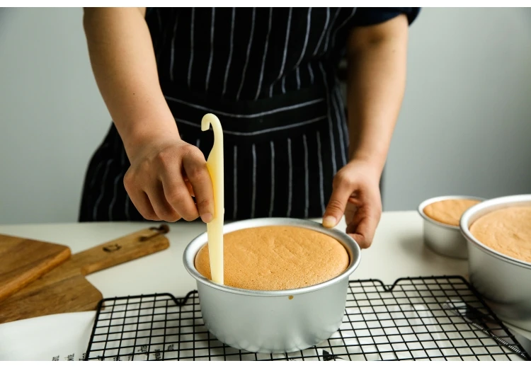 Скребок для зачистки формы из высококачественного пластика не повреждает форму