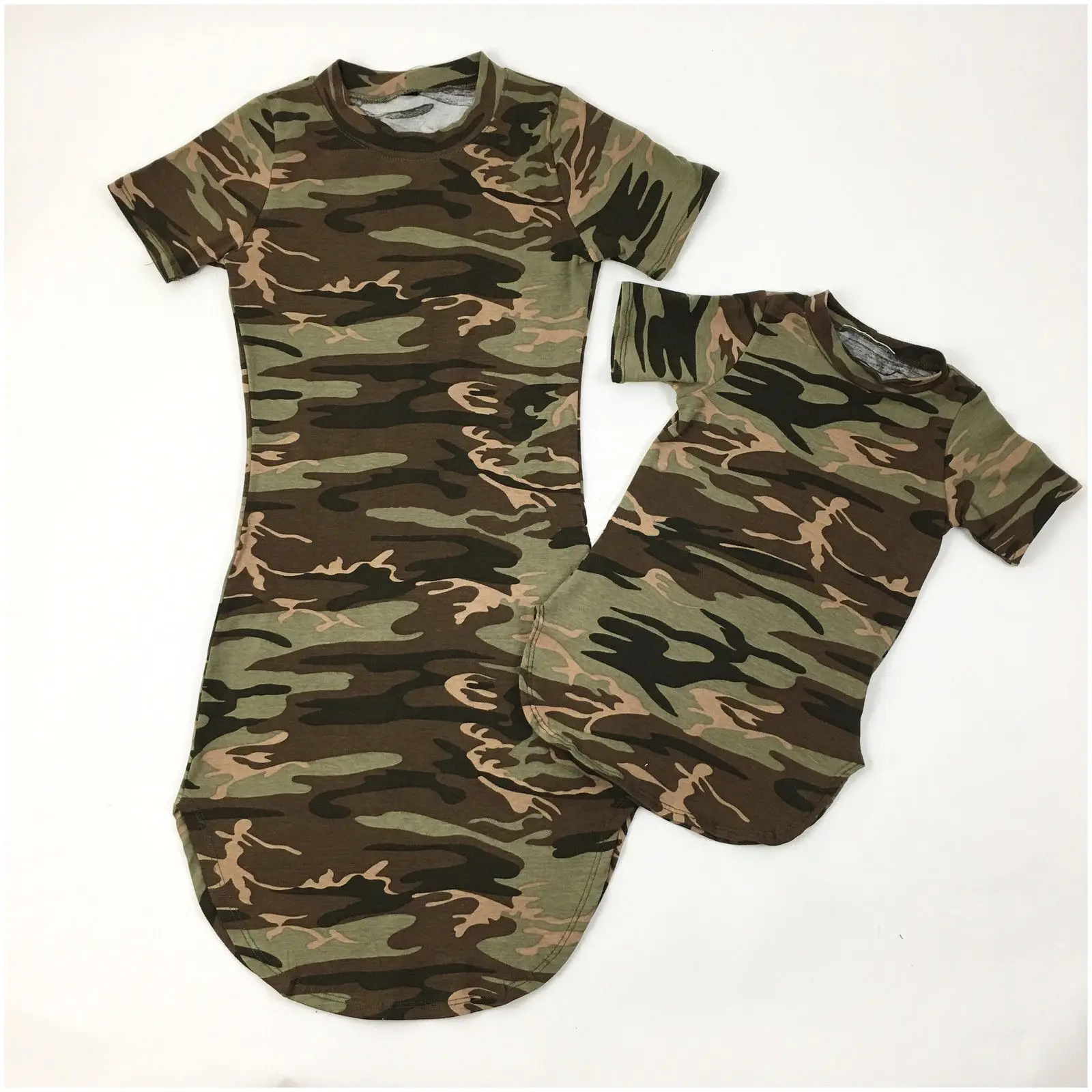 Повседневное летнее платье в полоску для мамы и дочки одинаковый комплект