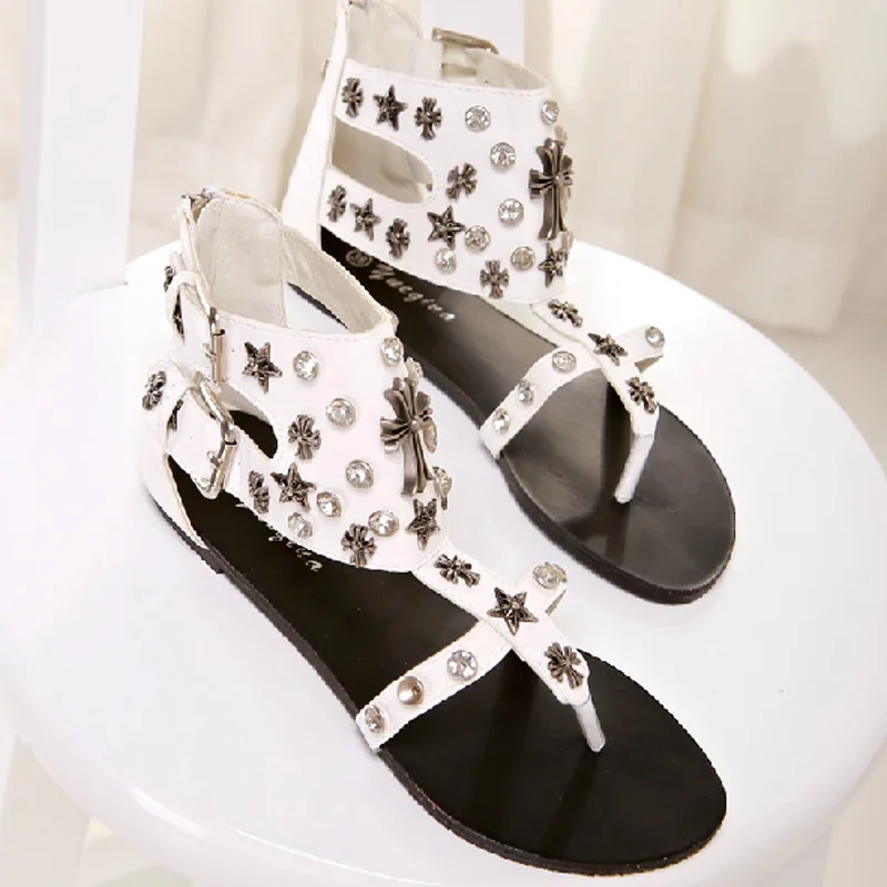 Новый Летний 2017 Алмазов Заклепки Пряжки Ремня Сандалии После Молнии
