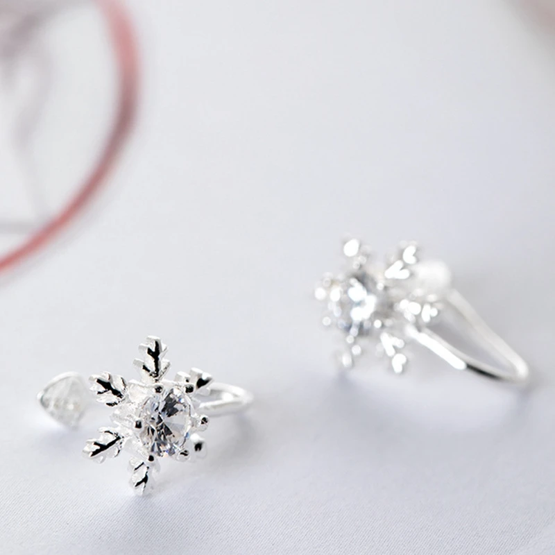 Серьги Клипсы из серебра 925 пробы с цирконом в виде снежинки и