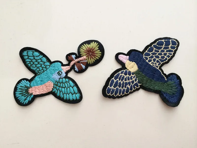 Пришивная аппликация с маленькими цветами вышитыми птицами милая нашивка