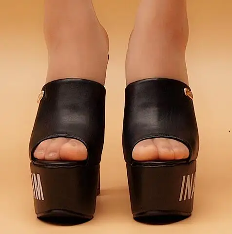 Новинка 2019 года сезон лето босоножки на очень высоком массивном каблуке модные