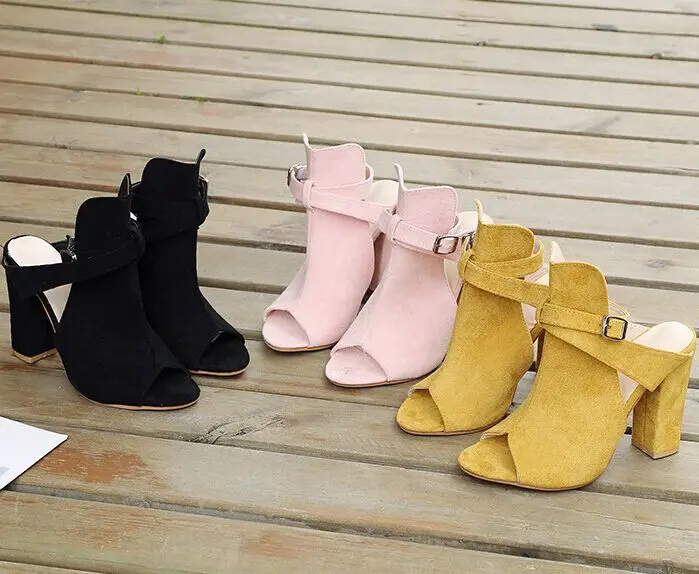 Женские босоножки на очень высоком каблуке с открытым носком в европейском и