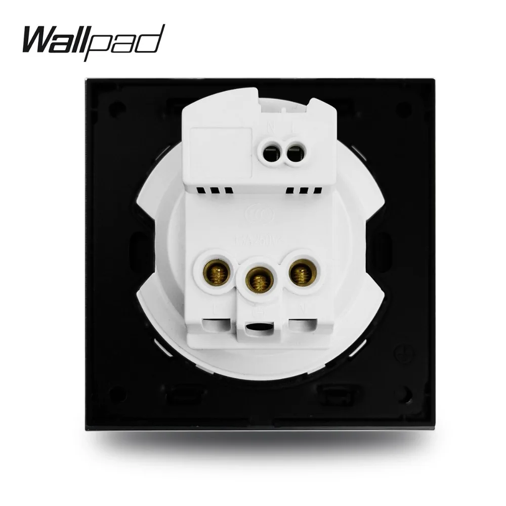 Настенная розетка Wallpad L6 черная атласная металлическая универсальная 3 контакта