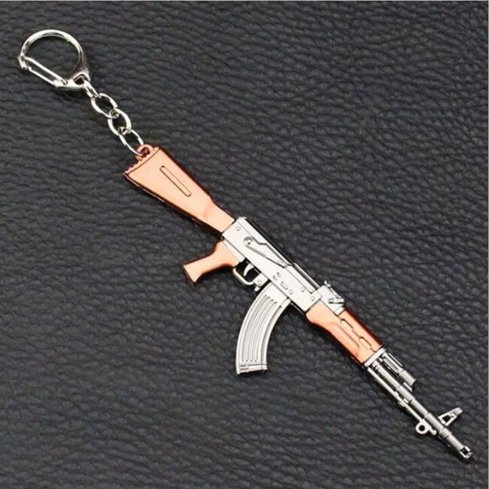 Горячая игра 16 видов стилей PUBG CS GO брелоки в виде оружия AK47 модель оружия 98K снайперская винтовка брелок для мужчин Подарки Сувениры 11 см - Цвет: Черный