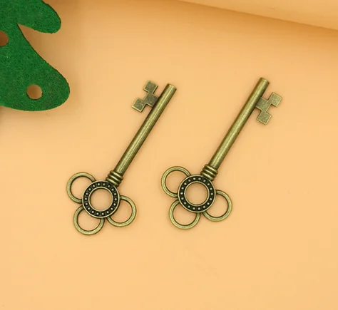 

50pcs bronze hollow club key zinc alloy Pendant charm Handmade earring bracelet necklace keychain Jewelry Fit Europe 63*28*5mm