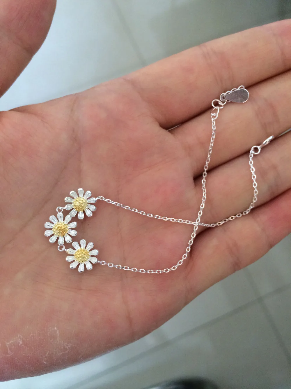 Аутентичные 925 Серебряные ювелирные изделия Три золотой цветок ромашка Blossom Роло