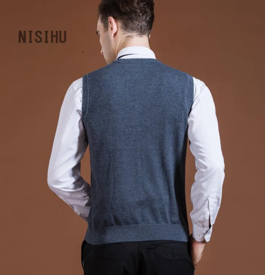 Мужской свитер с треугольным вырезом трикотажный жаккардовым узором