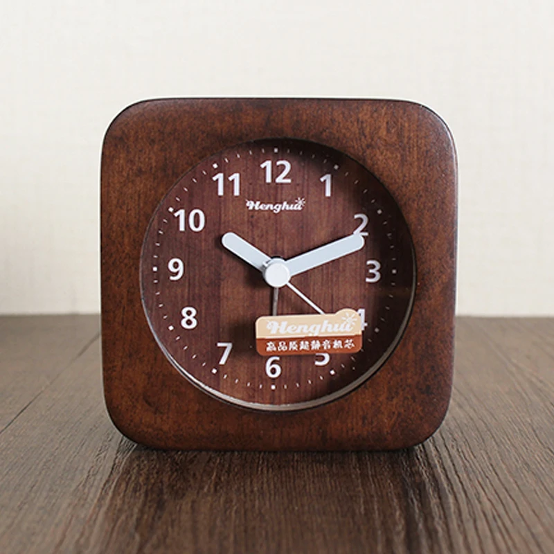 

Аналоговые кварцевые часы с прямоугольными цифрами, будильником и ночным освещением