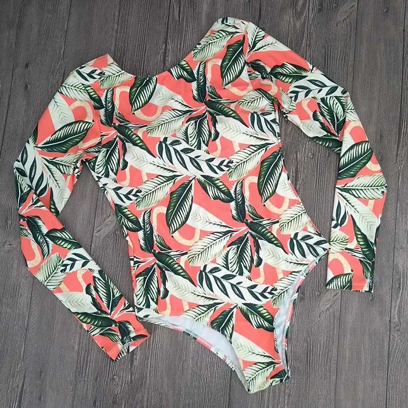 Женский слитный купальный костюм эластичный с длинным рукавом и эффектом пуш ап