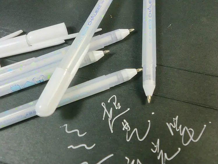 

Japan Imported Sakura Jelly Roll 0.4mm White Gel Pen Highlight liner for Art Marker Design Comic/Manga Painting Supplies