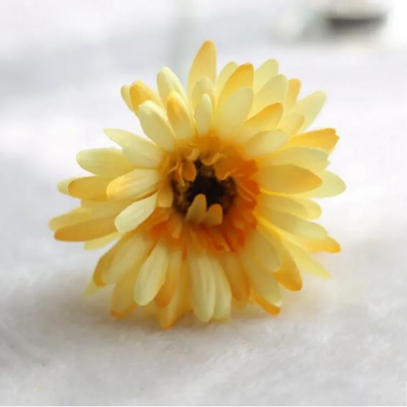 Light Yellow 1 шт. 23 Цвета 55 см Симпатичные искусственные шелковые цветы герберы, ромашки, цветные букеты герберы, небольшие подарки для вечеринки - Цвет: Light Yellow