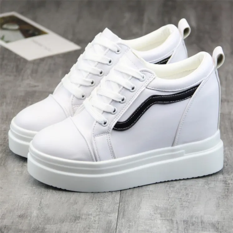 Женские кроссовки сезон осень весна обувь на платформе в Корейском стиле скрытом