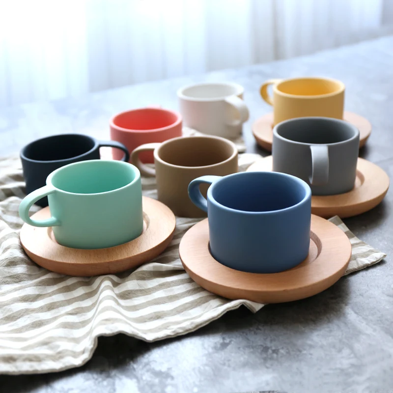 Индивидуальная белая фарфоровая рельефная керамическая кружка элегантная