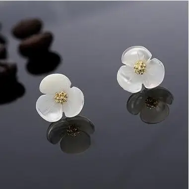 

New arrival high quality fashion pearl flower design 925 sterling silver ladies`stud earrings jewelry Christmas gift