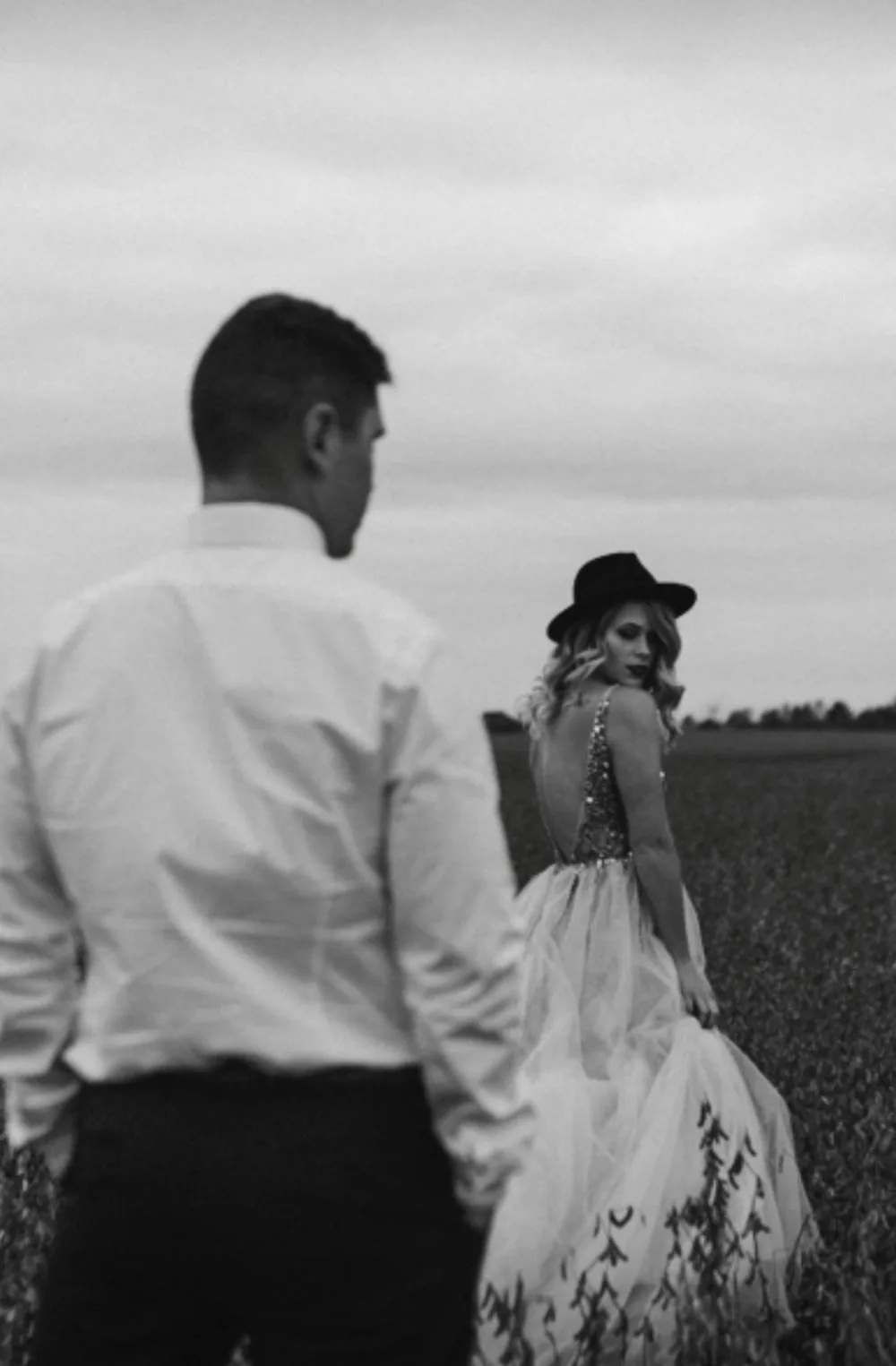Erosebridal пикантные спереди Разделение платье для выпускного вечера реальное изображение V шеи лиф, расшитый бусинами кристалл с развертки поезд открытой спиной Вечерние Платье