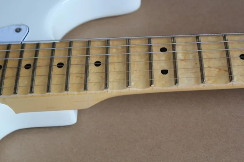 Классический клен Groove гриф с синхронизированной tremolo большой гриф подписи белый ST электрогитара-15-9