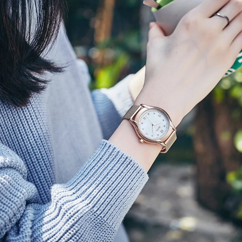 Abrray Модные женские кварцевые часы в виде ракушки со светящимися стрелками цвета