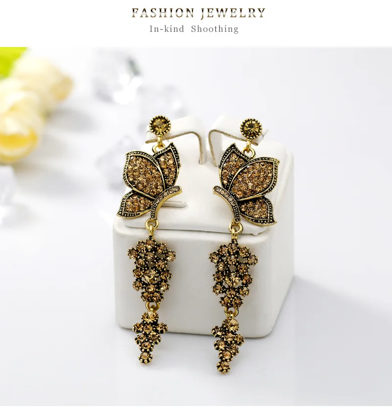 Модные серьги-гвоздики цвета шампанского черный со стразами и бабочкой |