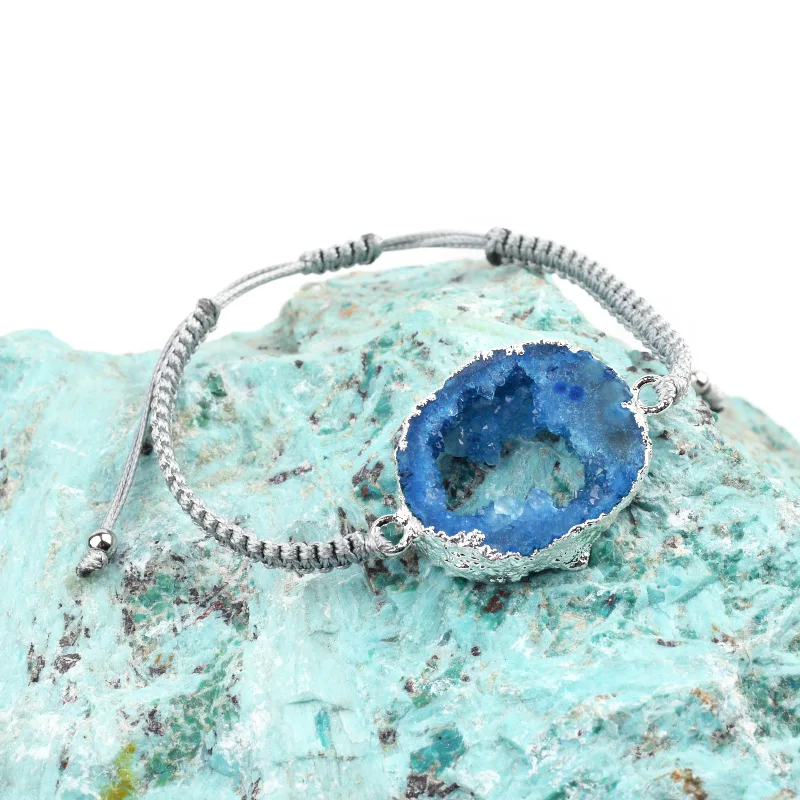 Женский браслет ручной работы плетеный из серебра и меди с натуральными