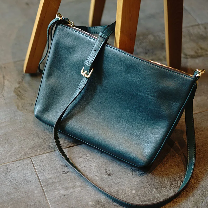 Женская сумка через плечо WOONAM черная из натуральной телячьей кожи до середины