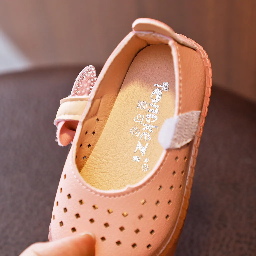 Удобная обувь для девочек детские сандалии с вырезами и кристаллами бантом |