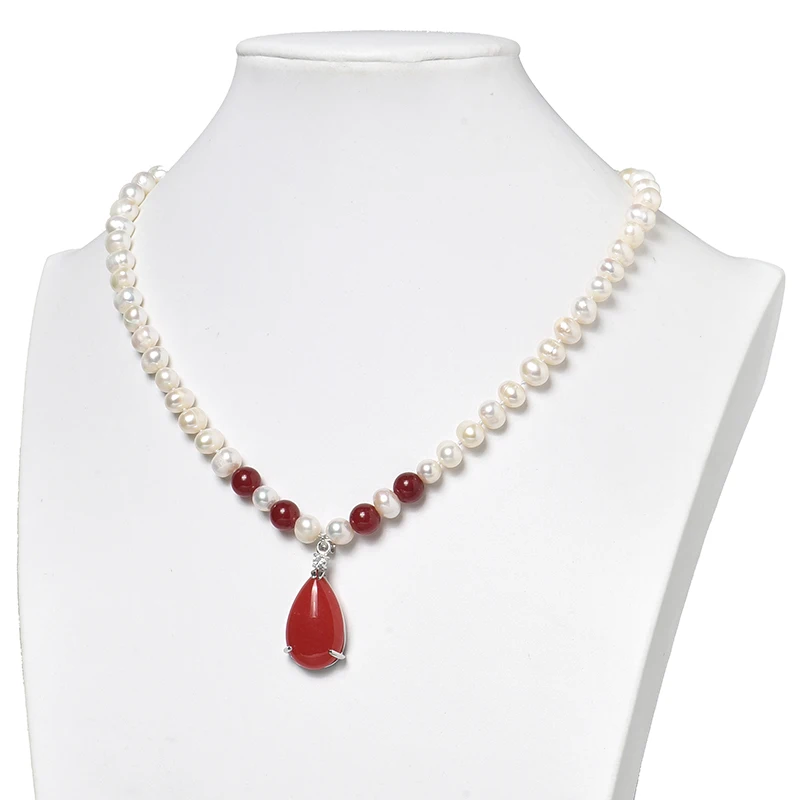 Ожерелье из натурального жемчуга 8-9 мм с четырьмя полупрозрачными красными