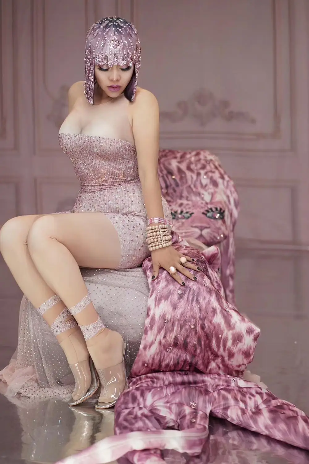 Сексуальные стразы сценический обтягивающий комбинезон головной убор + плащ