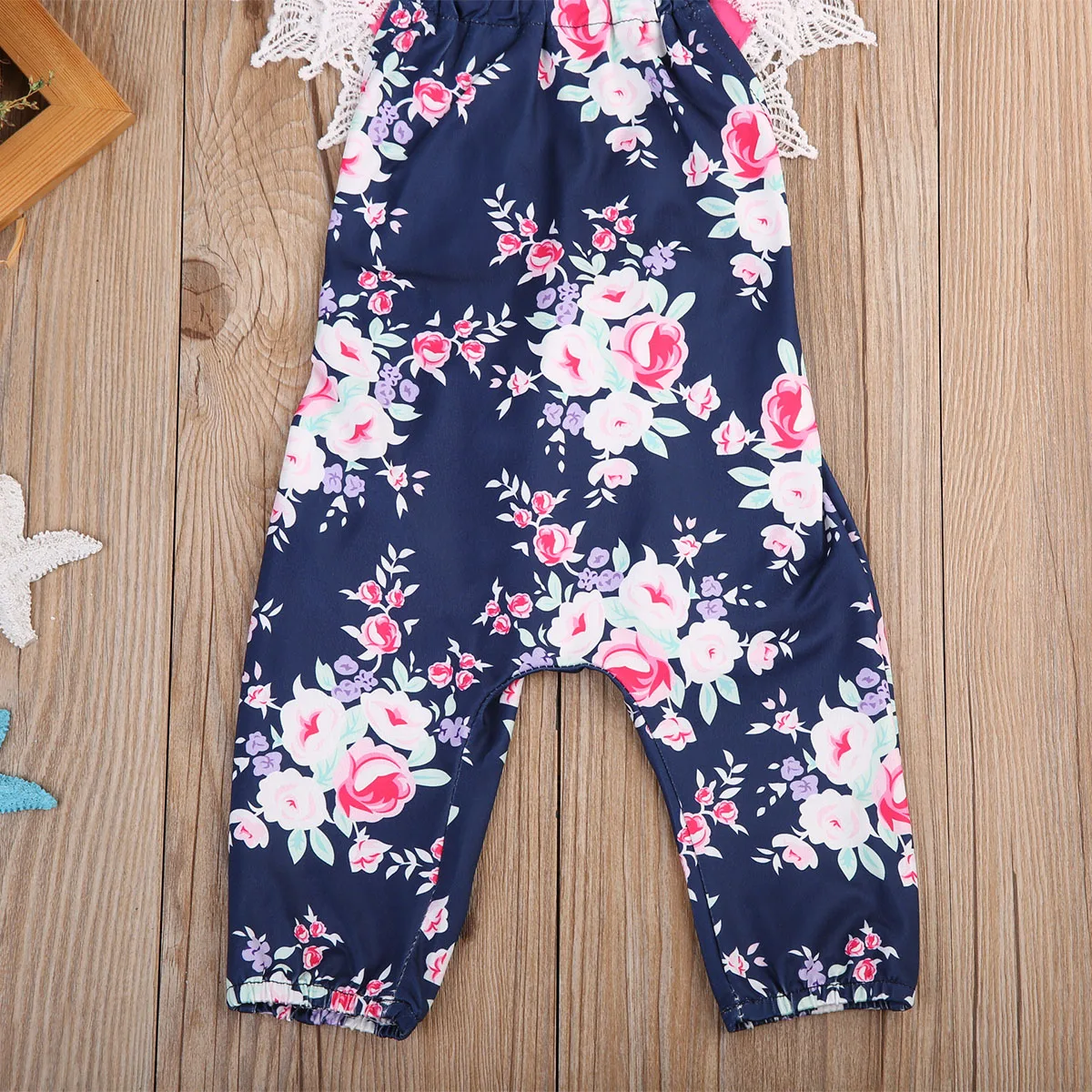 Летний детский комбинезон без рукавов с цветочным кружевом и открытой