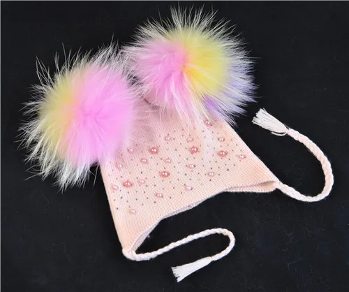 Pink color fur Детская теплая зимняя шапка с двойным меховым помпоном, вязаная шерстяная шапка для маленьких мальчиков и девочек, Шапка-бини с помпонами из натурального меха енота - Цвет: Pink color fur
