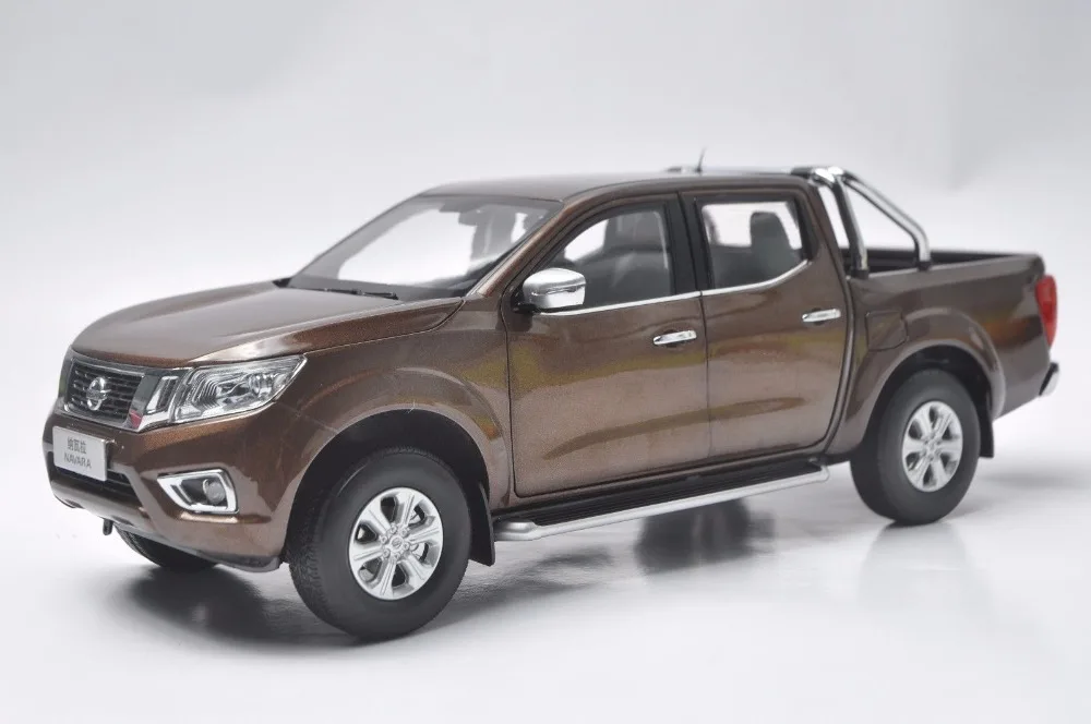 

1:18 Diecast Model for Nissan Navara NP300 2017 Brown Pickup Alloy Toy Car Miniature Collection Gifts Truck