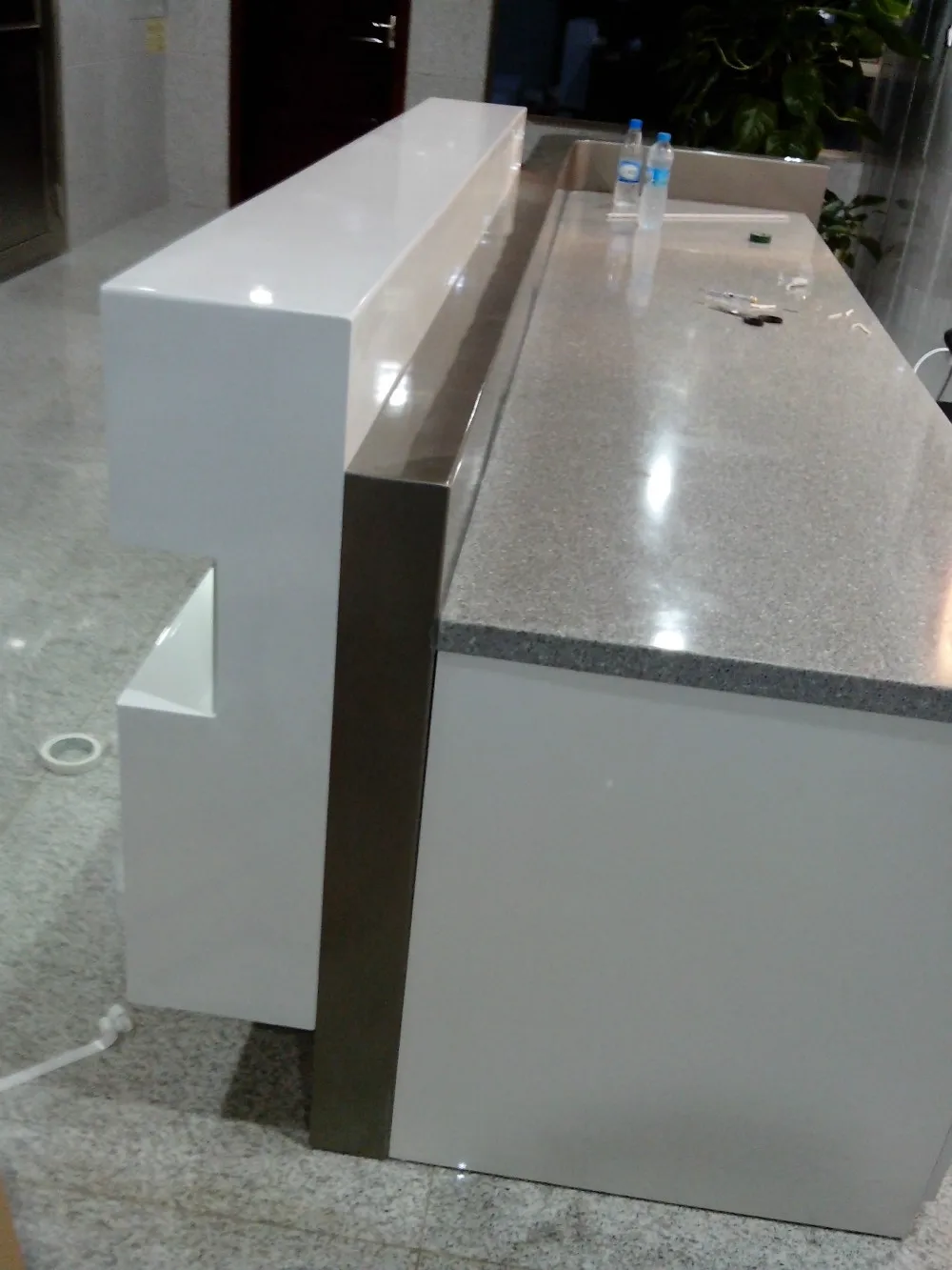 Изогнутая Рабочая поверхность для отеля QT3000 (настольная панель + шкафы) QT3000|marble