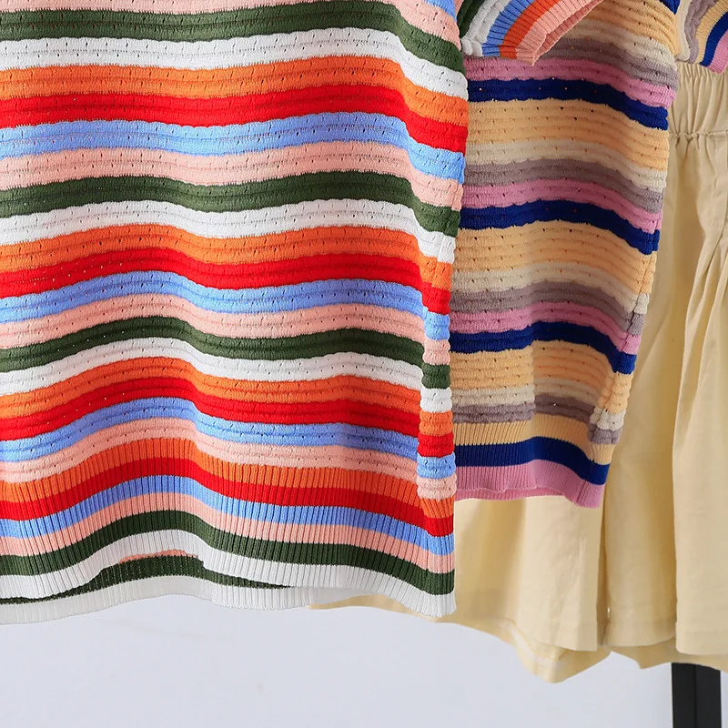 Красочная полосатая трикотажная футболка женская летняя аккуратный