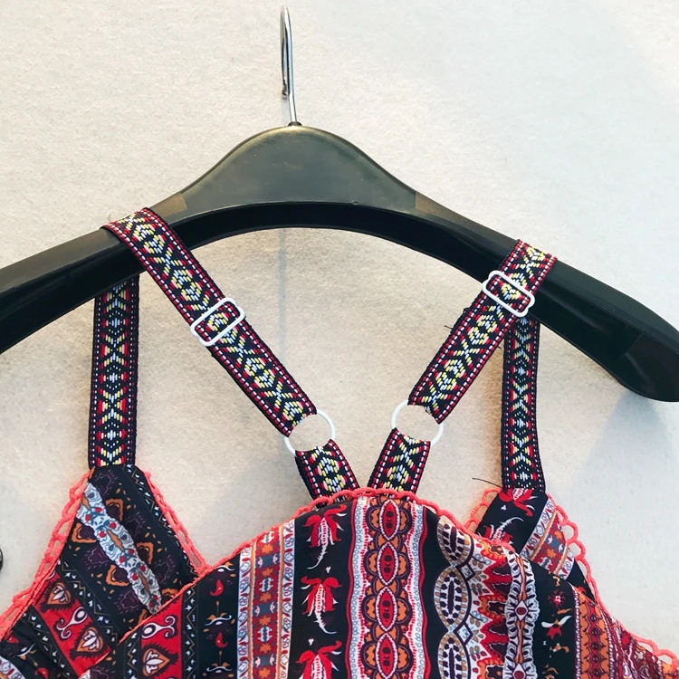 Женское шифоновое платье на бретельках с кружевной вышивкой и принтом V-образным