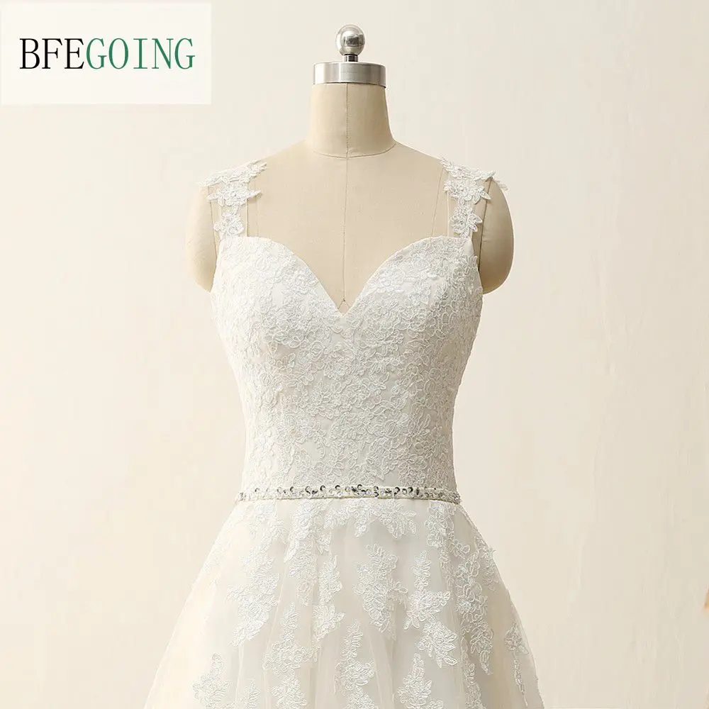 Кружевное свадебное платье трапеция белое Тюлевое с V образным вырезом на тонких