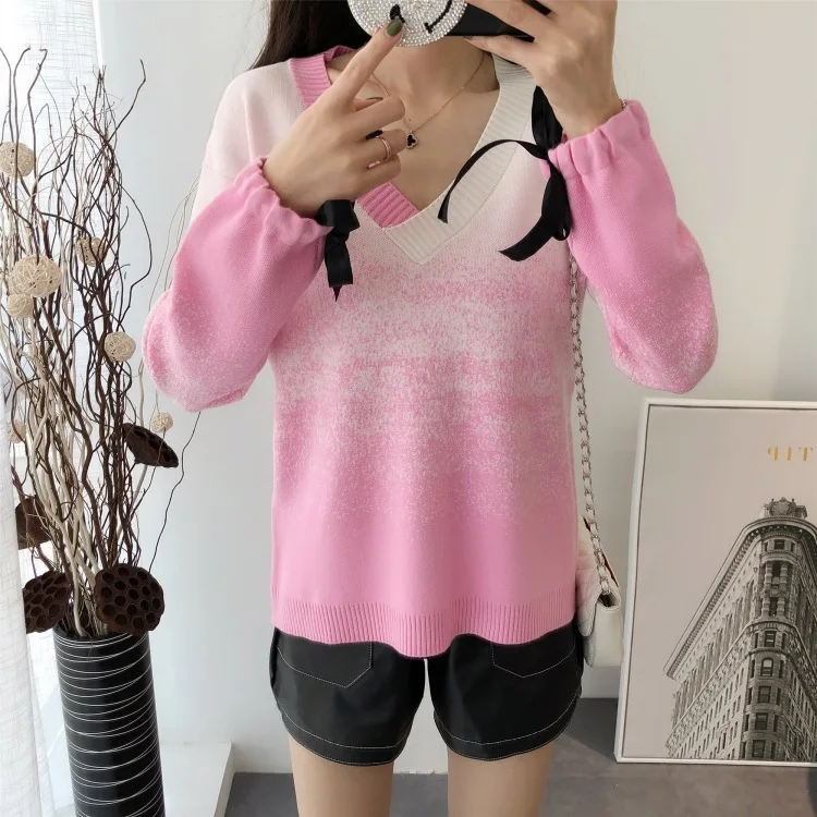 Женский свитер с v-образным вырезом HMK свободный свободного кроя градиентом и