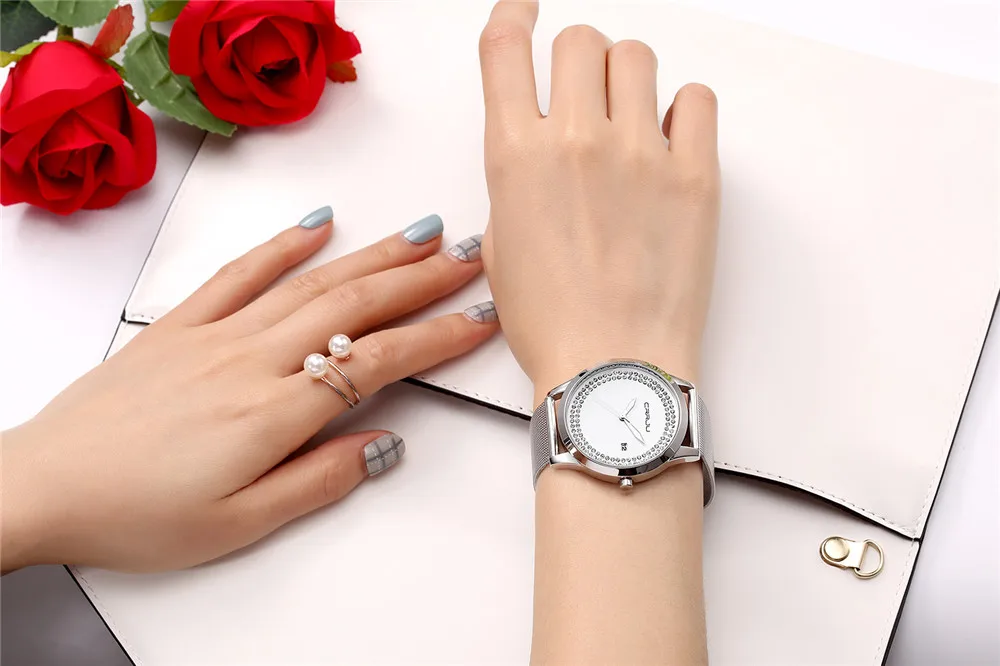 Новинка 2017 модные повседневные часы серебряные женские Подарочные со стразами