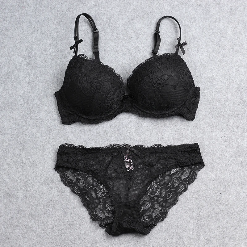 Комплект женского нижнего белья с цветочной вышивкой и чашками пуш-ап | Женская
