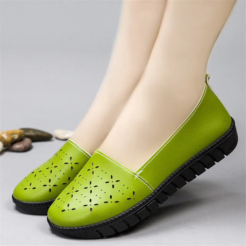 Женская обувь на плоской подошве лоферы с закрытым носком кожаная без шнуровки